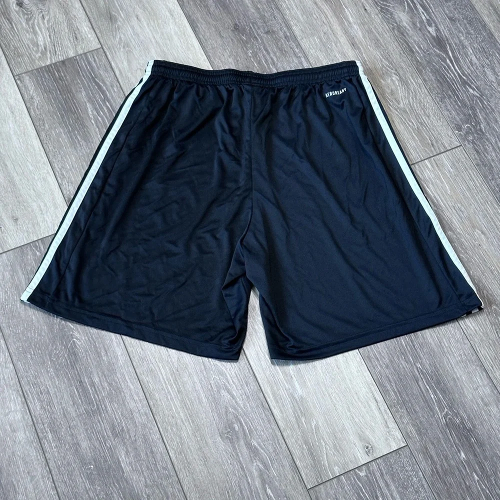🖤 men’s adidas 2 strap shorts size please check the measurements.